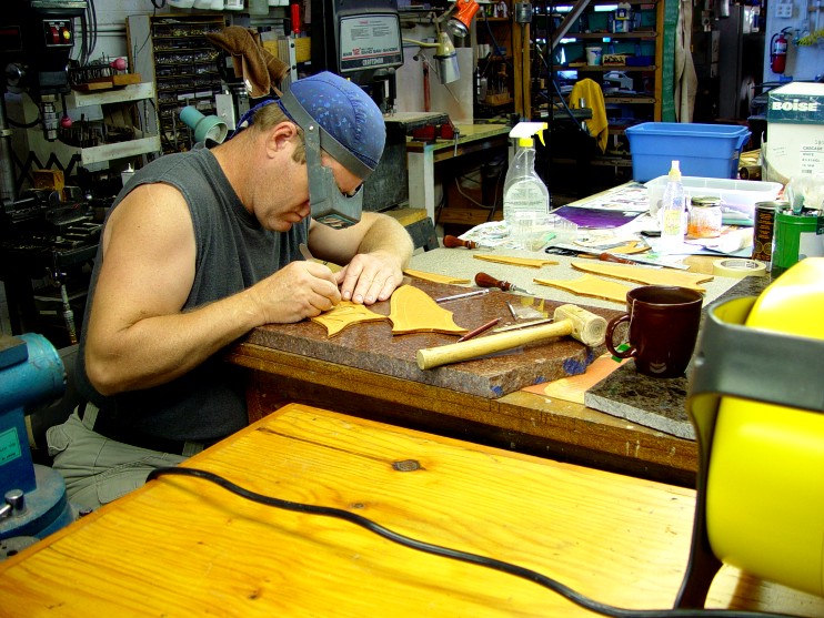 Sheath work: hand carving with a scalpel on the granite block. 