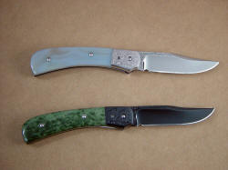Reverse side view of pair of Gemini Linerlock folding knives: stainless steel and Agate, Blued alloy carbon steel and Jade, all matching engraving