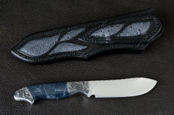 "Regulus" reverse side view. Sheath back is hand-carved and inlaid with exotic frog skin