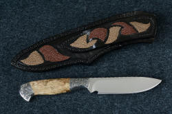 "Vulpecula" reverse side view. Sheath back and belt loop have inlays of rayskin matching knife handle