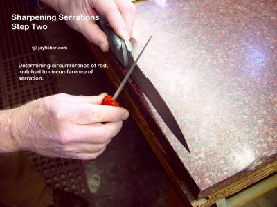 Sharpening knife blade serrations, determining the serration circumference